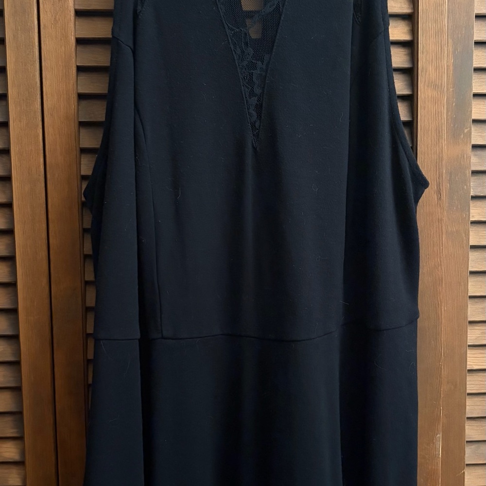 Black Sleeveless V-Neck Tank with Lace Trim
